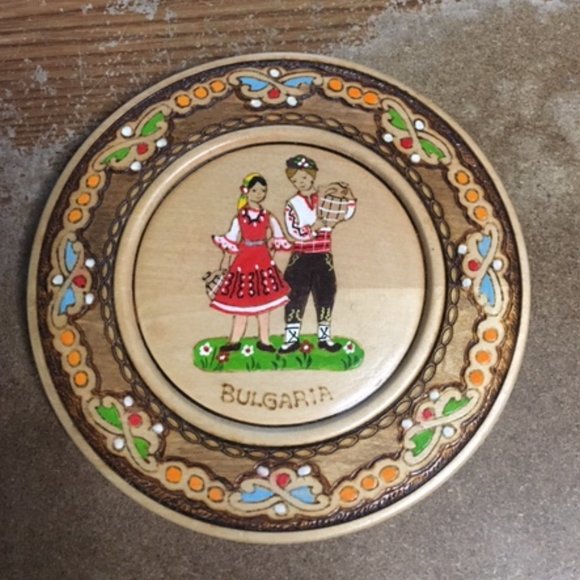 VTG Hand Painted 6" Round Wooden Souvenir Wall Plate Decor from Bulgaria - Picture 1 of 5
